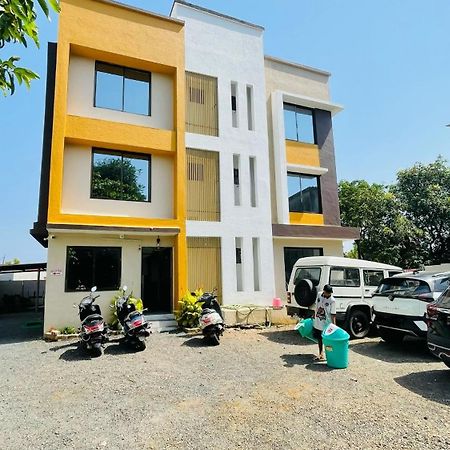 Hotel Devka House Daman Exteriér fotografie