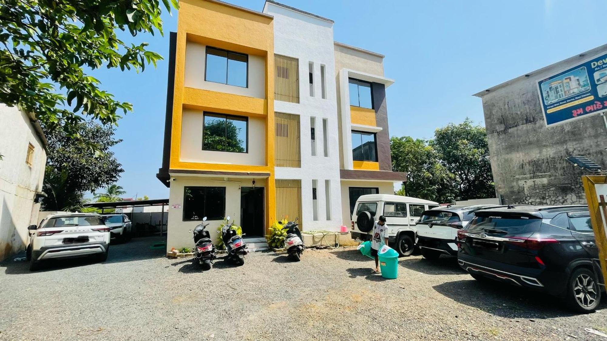 Hotel Devka House Daman Exteriér fotografie